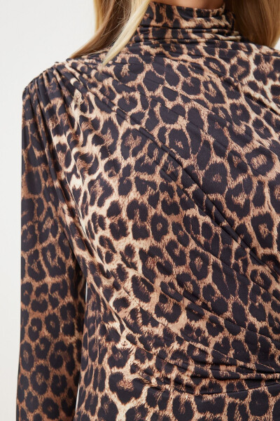 Kadın Siyah Bej Büzgü Detaylı Dik Yaka Sandy Bluz FF00135-Siyah Bej - 5