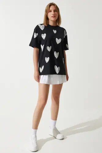 Kadın Siyah Beyaz Kalp Baskılı Oversize Pamuklu T-Shirt BP00165-Siyah Beyaz - HAPPINESS İSTANBUL (1)
