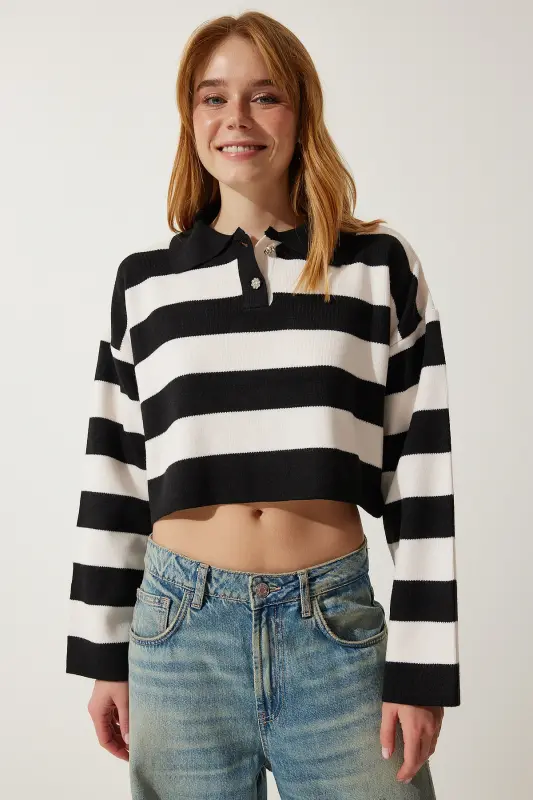 Schwarz-weißer, stilvoller, gestreifter kurzer Strickpullover mit geknöpftem Kragen für Damen BV00115 - Schwarz Weiß - HAPPINESS İSTANBUL
