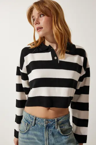 Schwarz-weißer, stilvoller, gestreifter kurzer Strickpullover mit geknöpftem Kragen für Damen BV00115 - Schwarz Weiß - HAPPINESS İSTANBUL (1)