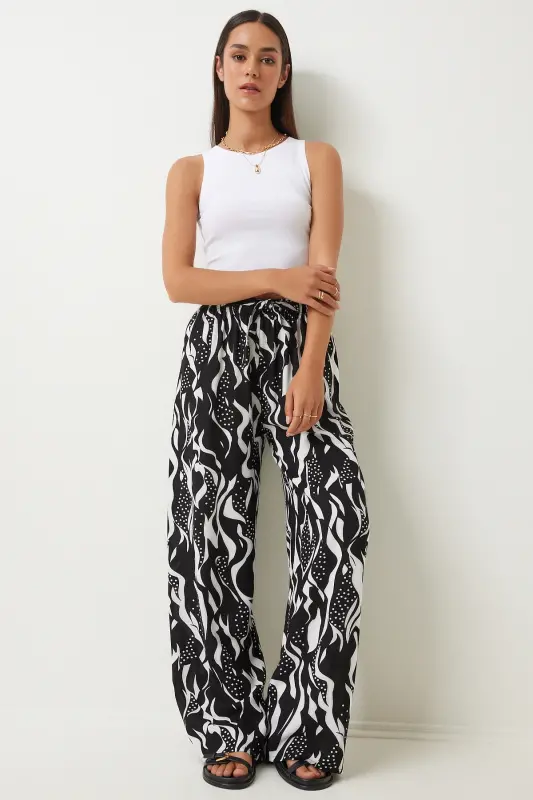 Kadın Siyah Canlı Beyaz Desenli Dökümlü Viskon Palazzo Pantolon EN00606-Siyah Canlı Beyaz - 3
