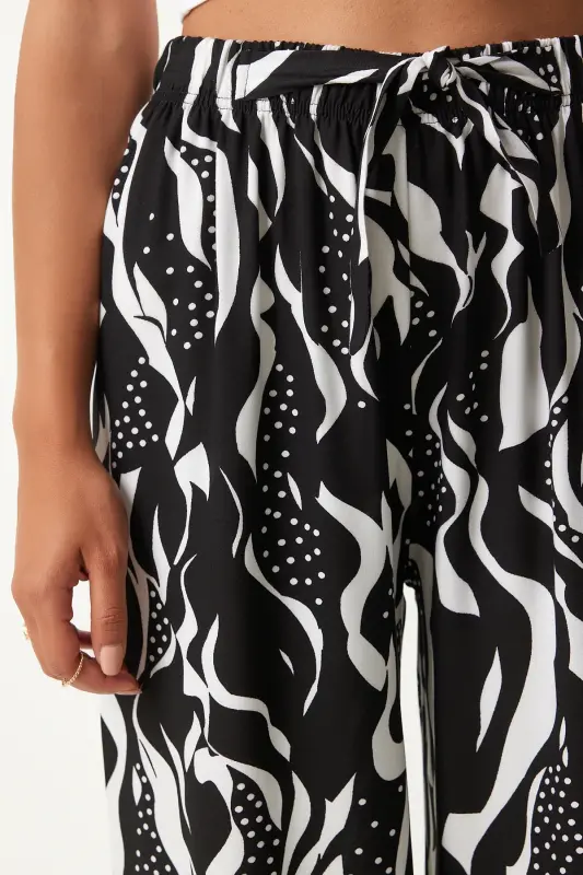 Kadın Siyah Canlı Beyaz Desenli Dökümlü Viskon Palazzo Pantolon EN00606-Siyah Canlı Beyaz - 5