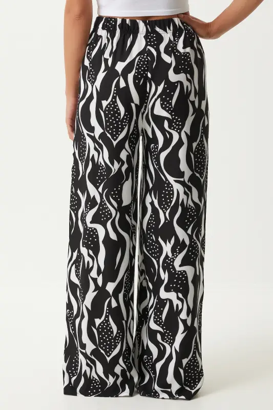 Kadın Siyah Canlı Beyaz Desenli Dökümlü Viskon Palazzo Pantolon EN00606-Siyah Canlı Beyaz - 6