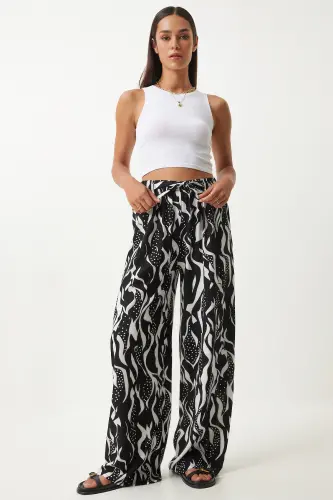 Kadın Siyah Canlı Beyaz Desenli Dökümlü Viskon Palazzo Pantolon EN00606-Siyah Canlı Beyaz - HAPPINESS İSTANBUL (1)