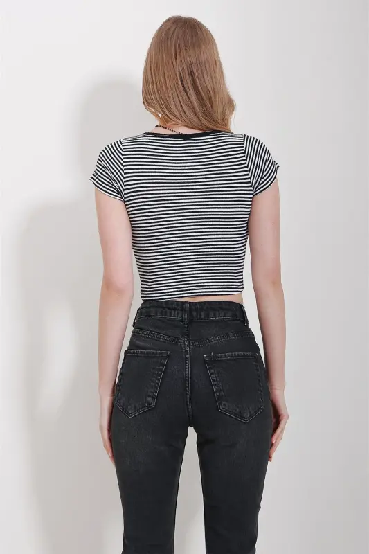 Siyah Çıt Çıt Kapamalı Çizgili Crop Örme Bluz ALC-X11552 - SİYAH - 4