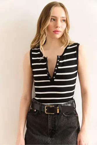 Kadın Siyah Çıtçıtlı Çizgili Esnek Crop Bluz Blz-19002994 - Siyah - 1
