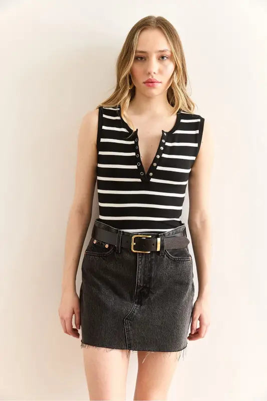 Kadın Siyah Çıtçıtlı Çizgili Esnek Crop Bluz Blz-19002994 - Siyah - 2