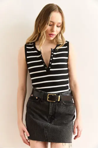 Kadın Siyah Çıtçıtlı Çizgili Esnek Crop Bluz Blz-19002994 - Siyah - 5