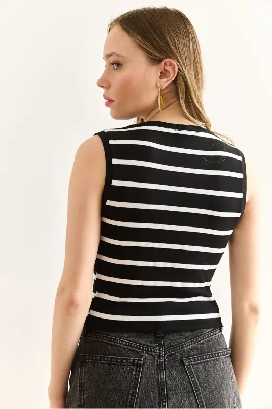 Kadın Siyah Çıtçıtlı Çizgili Esnek Crop Bluz Blz-19002994 - Siyah - 6