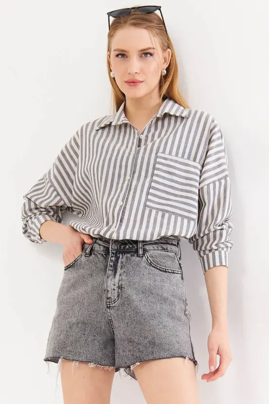 Kadın Siyah Çizgili Uzun Kol Cep Detaylı Pileli Oversize Gömlek ARM-24Y001057-Siyah - 1