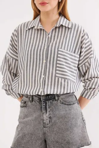 Kadın Siyah Çizgili Uzun Kol Cep Detaylı Pileli Oversize Gömlek ARM-24Y001057-Siyah - 3