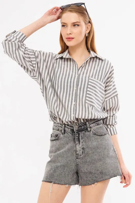 Kadın Siyah Çizgili Uzun Kol Cep Detaylı Pileli Oversize Gömlek ARM-24Y001057-Siyah - 4