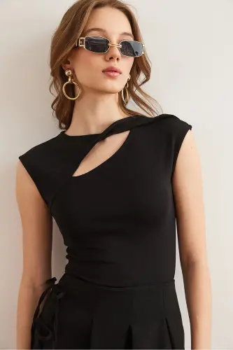 Kadın Siyah Damla Dekolteli Omuz Detaylı Pamuk Modal Bluz BLZ-19002881 - Siyah - 4
