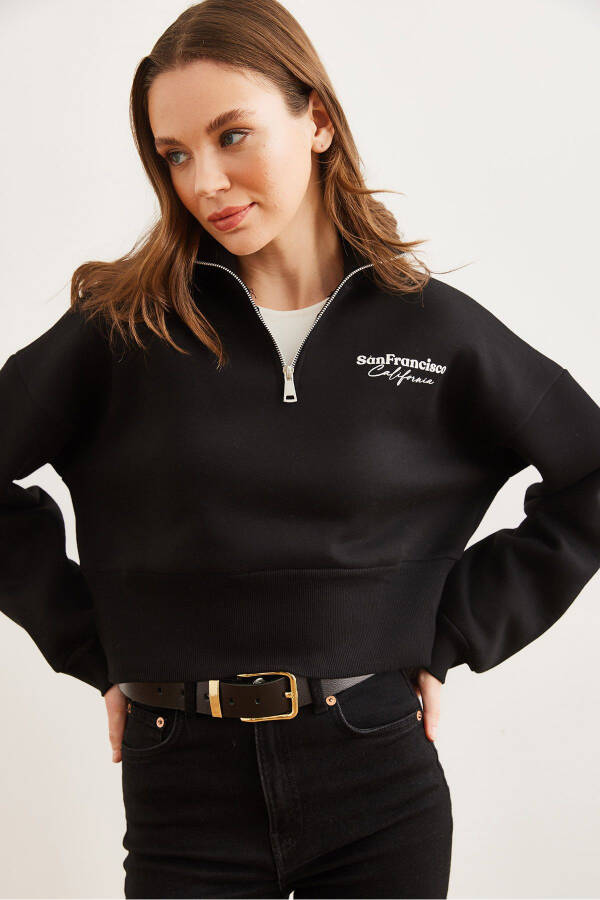 Kadın Siyah Dik Yaka Fermuarlı Şardonlu Crop Sweatshirt SWT-19000699 - 3