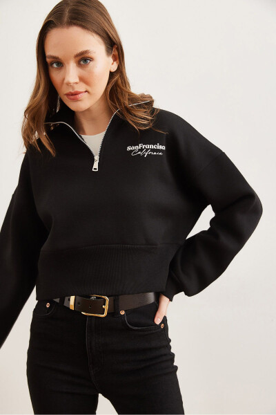 Kadın Siyah Dik Yaka Fermuarlı Şardonlu Crop Sweatshirt SWT-19000699 - 4