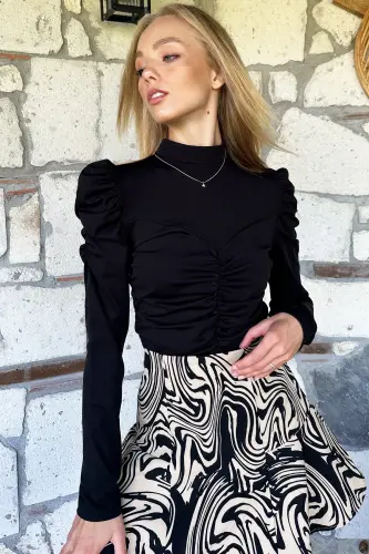 Kadın Siyah Dik Yaka Prenses Kol Önü Büzgü Detaylı Crep Örme Bluz Alc-X11010-SİYAH 