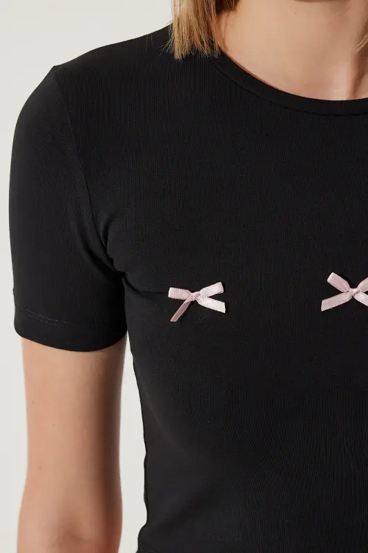 Kadın Siyah Fiyonk Detaylı Crop T-Shirt MC00279 - Siyah - 4