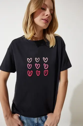 Kadın Siyah Kalp Nakışlı Pamuklu T-Shirt MP00026-Siyah - 4