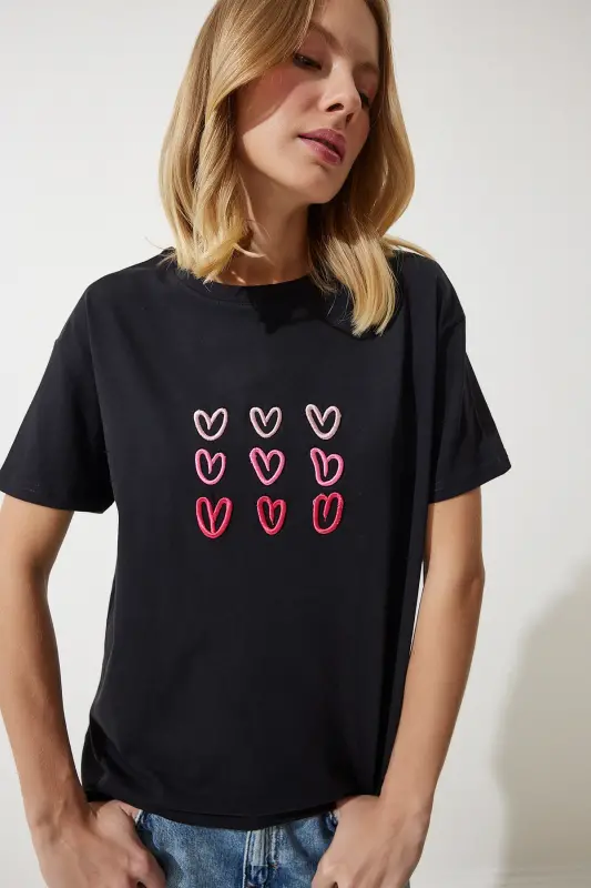 Kadın Siyah Kalp Nakışlı Pamuklu T-Shirt MP00026-Siyah - 4