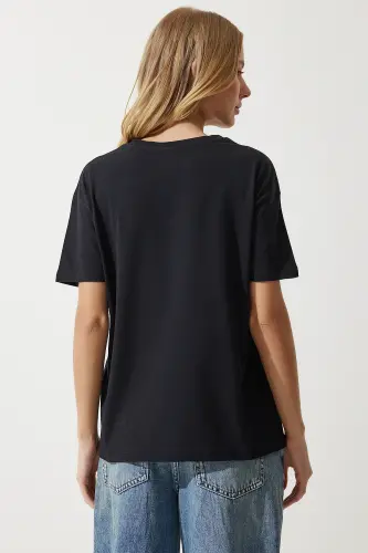 Kadın Siyah Kalp Nakışlı Pamuklu T-Shirt MP00026-Siyah - 5
