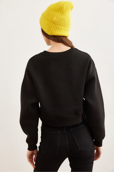 Kadın Siyah Kalp Nakışlı Şardonlu Crop Kalın Sweatshirt SWT-19000662-Siyah - 5