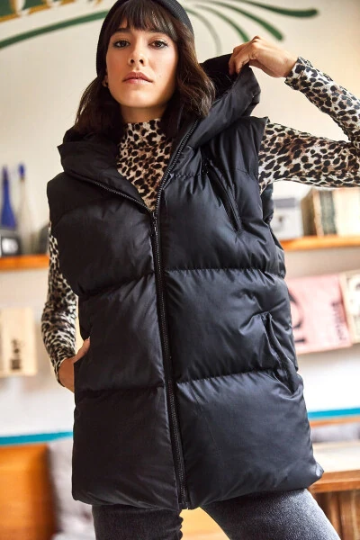 Kadın Siyah Kapşonlu Dolumlu 3 Cepli Dokuma Şişme Yelek YLK-19000012 - Modazone