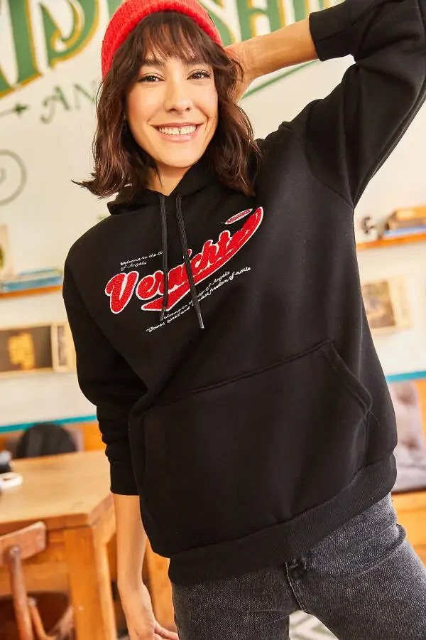 Kadın Siyah Kapüşonlu Aplikeli Nakışlı İçi Polarlı Kalın Sweatshirt SWT-19000581 - 1