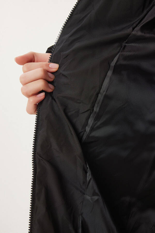 Kadın Siyah Kapüşonlu Oversize Uzun Şişme Kaban NT00428-Siyah - 4