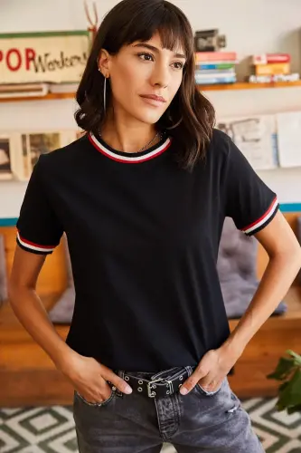 Kadın Siyah Kol Ve Yaka Detaylı T-Shirt TSH-19000562 - Siyah - 3