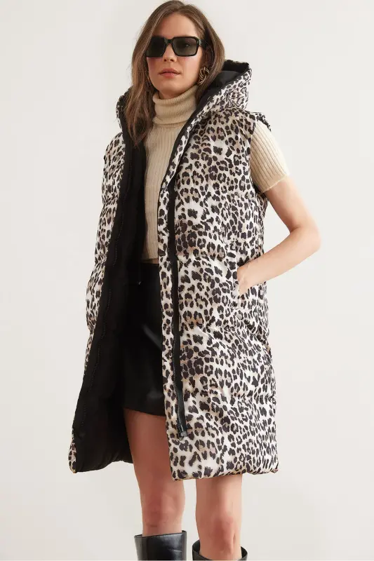 Kadın Siyah Leopar Çift Taraflı Dolgulu Kapüşonlu Dokuma Yelek YLK-19000013-Siyah Leopar - OLALOOK