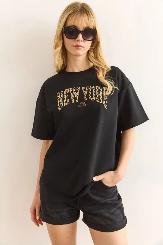 Kadın Siyah Leopar Newyork Baskılı 2 İp Rahat Kalıp Tişört TSH-19000849 - Siyah - 3