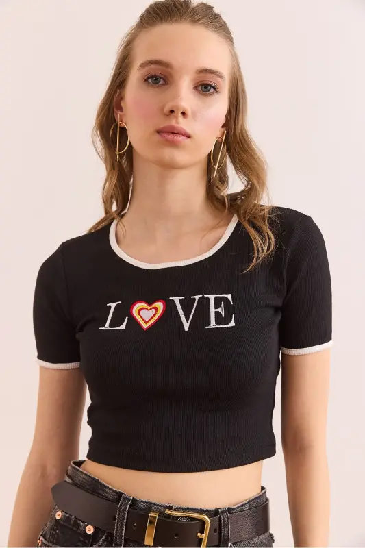Kadın Siyah Love Nakışlı Crop Esnek Pamuk Bluz BLZ-19002905-Siyah - 7