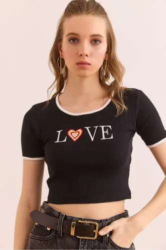 Kadın Siyah Love Nakışlı Crop Esnek Pamuk Bluz BLZ-19002905-Siyah - 1