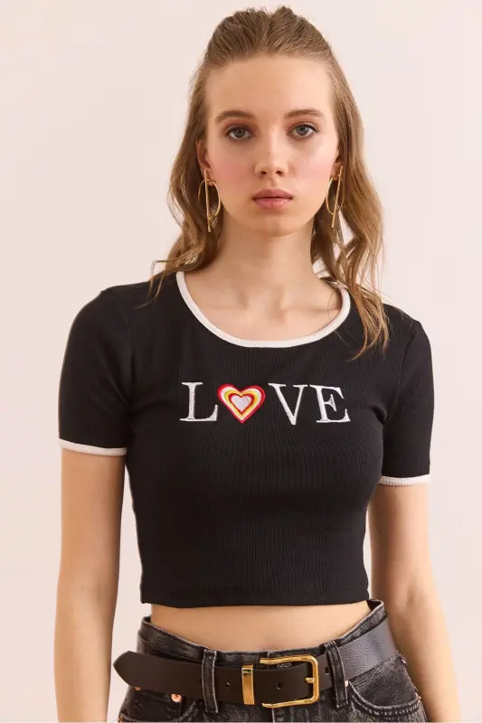 Kadın Siyah Love Nakışlı Crop Esnek Pamuk Bluz BLZ-19002905-Siyah - 2