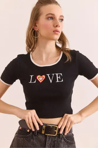 Kadın Siyah Love Nakışlı Crop Esnek Pamuk Bluz BLZ-19002905-Siyah - 3