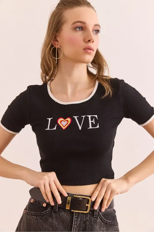Kadın Siyah Love Nakışlı Crop Esnek Pamuk Bluz BLZ-19002905-Siyah - 3