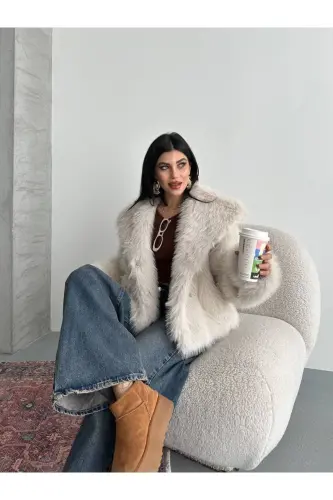 Yeni Sezon Kadın Premium Oversize Peluş Kürk Mont-Beyaz - GM BUTIKK (1)