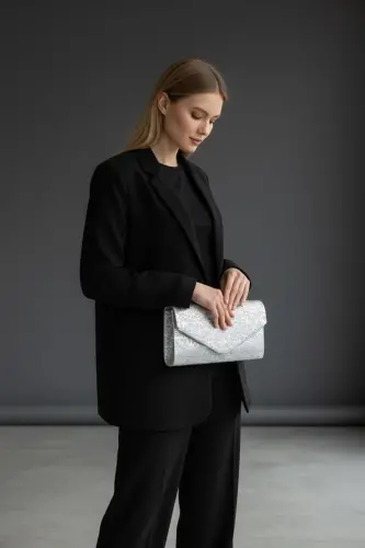 Kadın Siyah Rengi Portföy Çanta Zincirli-Gümüş Desenli 