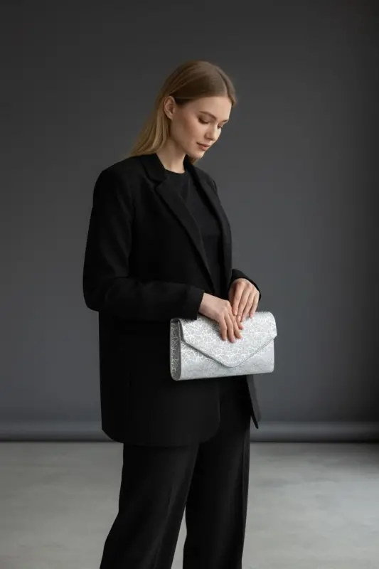 Kadın Siyah Rengi Portföy Çanta Zincirli-Gümüş Desenli - ARMISE GOLD