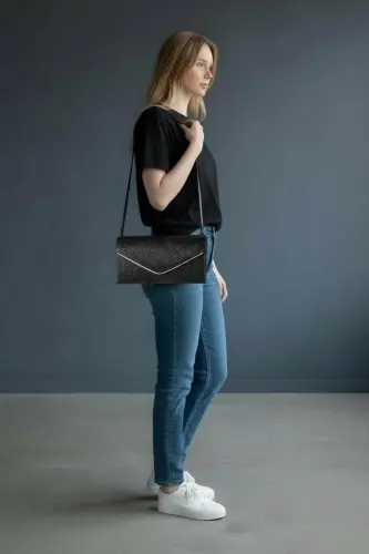 Kadın Siyah Rengi Portföy Çanta Zincirli-Siyah Baskılı 