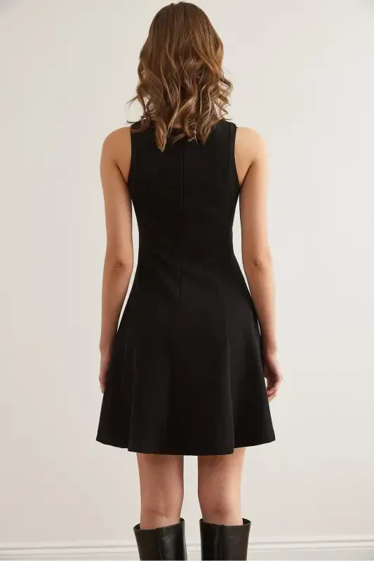 Kadın Siyah U Yaka Parçalı Trend Mini Kloş Elbise ELB-19002349 - 7