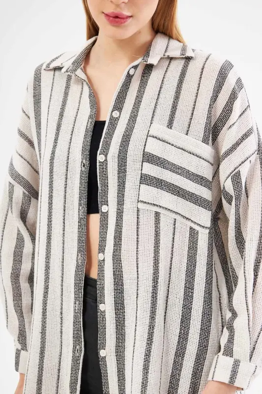 Kadın Siyah Uzun Kollu Cep Detaylı Sırtı Pileli Çizgili Oversize Gömlek ARM-24Y001053-Siyah - 3