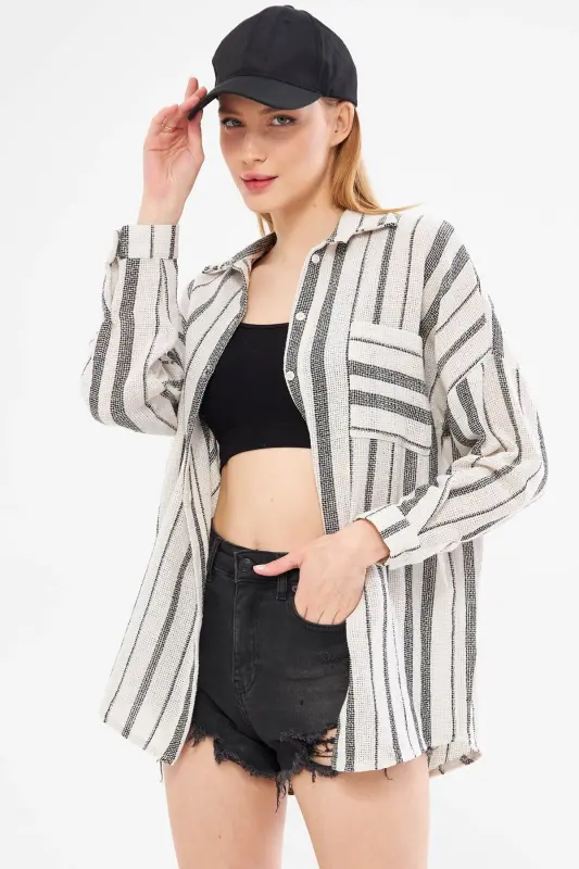 Kadın Siyah Uzun Kollu Cep Detaylı Sırtı Pileli Çizgili Oversize Gömlek ARM-24Y001053-Siyah - 2