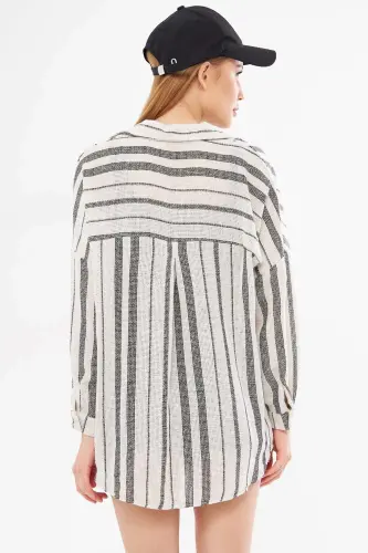 Kadın Siyah Uzun Kollu Cep Detaylı Sırtı Pileli Çizgili Oversize Gömlek ARM-24Y001053-Siyah - 5