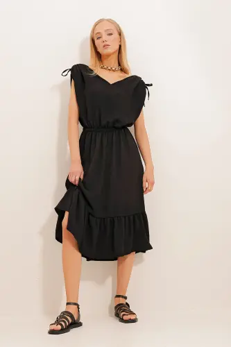 Kadın Siyah V Yaka Eteği Volanlı Beli Lastikli Dokuma Elbise Alc-X11744-SİYAH - 4