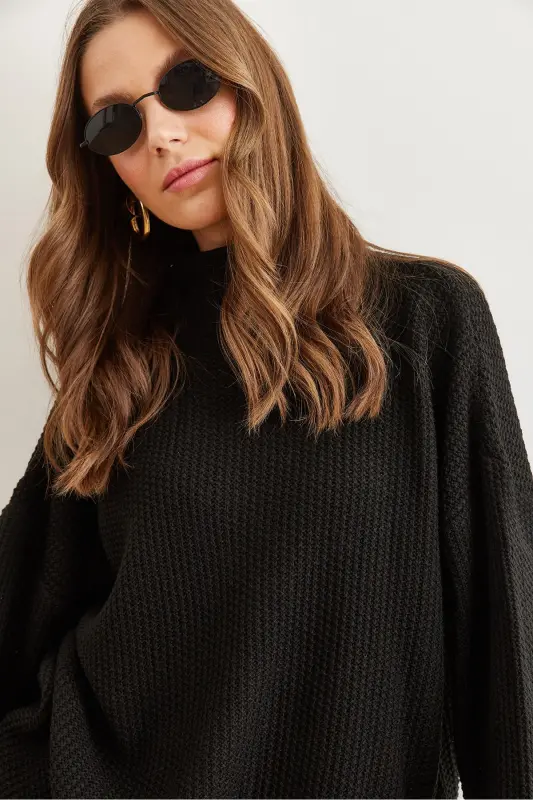 Kadın Siyah Yaka Manşet Kıvrık Petek Triko Kazak KZK-19000825-Siyah - 4