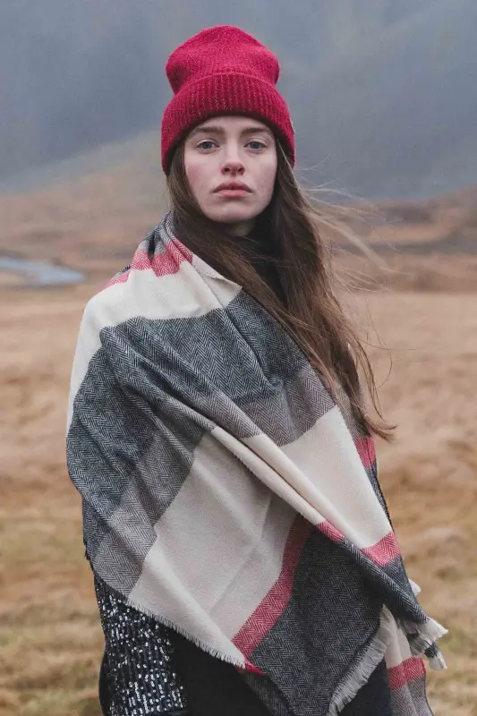 Kadın Siyah Yumuşak Dokulu Atkı Triko Renkli Akrilik Kışlık Püsküllü Logo Detaylı Lily Çizgili-Siyah - 3