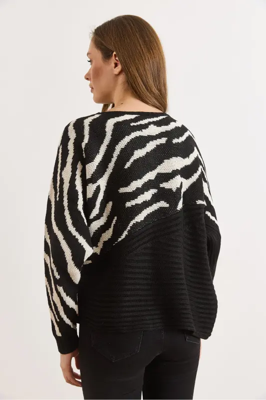 Kadın Siyah Zebra Detaylı Triko Kazak KZK-19000819-Siyah - 3