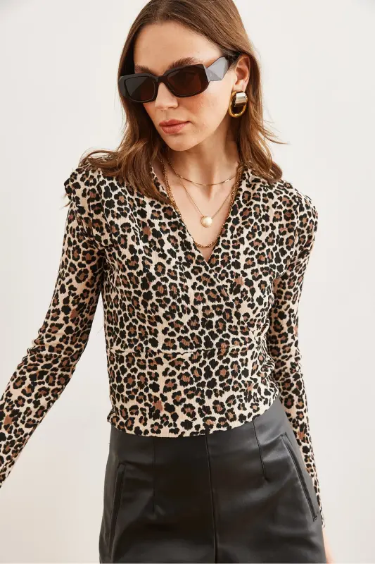 Kadın Taş Siyah Kruvaze Yaka Fitilli Esnek Leopar Bluz BLZ-19002782 - Taş Siyah - 4