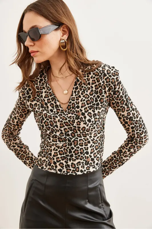 Kadın Taş Siyah Kruvaze Yaka Fitilli Esnek Leopar Bluz BLZ-19002782 - Taş Siyah - 6
